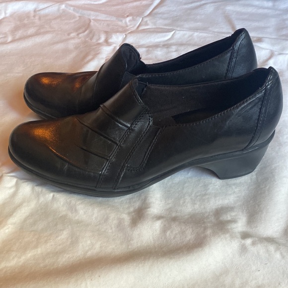 Clarks Grasp High Work Slip-On Shoes - Picture 9 of 11